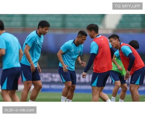 武汉三镇新帅莫拉构建外援三叉戟 墨西哥教头强调高频率进攻节奏 武汉三镇新帅莫拉构建外援三叉戟 墨西哥教头强调高频率进攻节奏