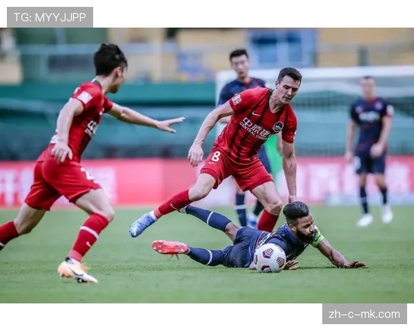 钟义浩传中助攻古斯塔沃头球 河南边中结合战术奏效